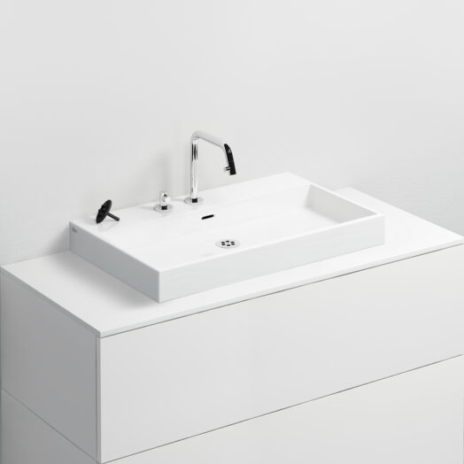 wastafel-wand-opzetwastafel-wit-keramiek-toilet-badkamer-luxe-sanitair-WashMe-clou-CL0201032-wasbak-kraangaten-zonder-afvoer-plug